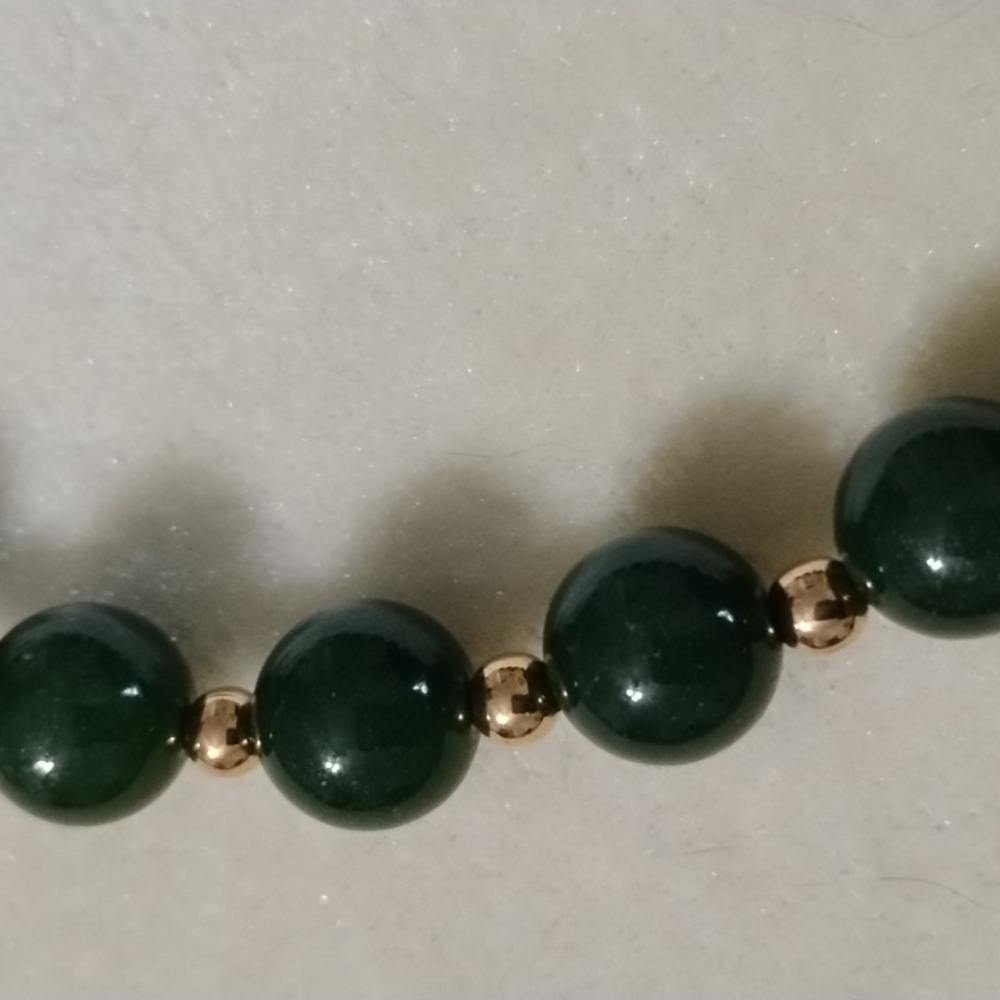 HAND CRAFTED JADE BEAD BRACELET - Picture 2 of 5